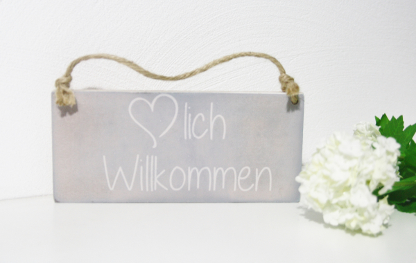 Holzschild  ♡lich Willkommen grau